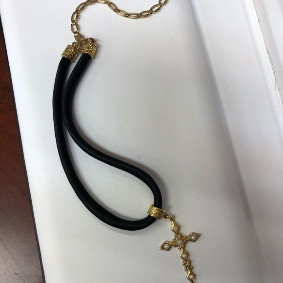 Cross necklace - Picture 4 of 4